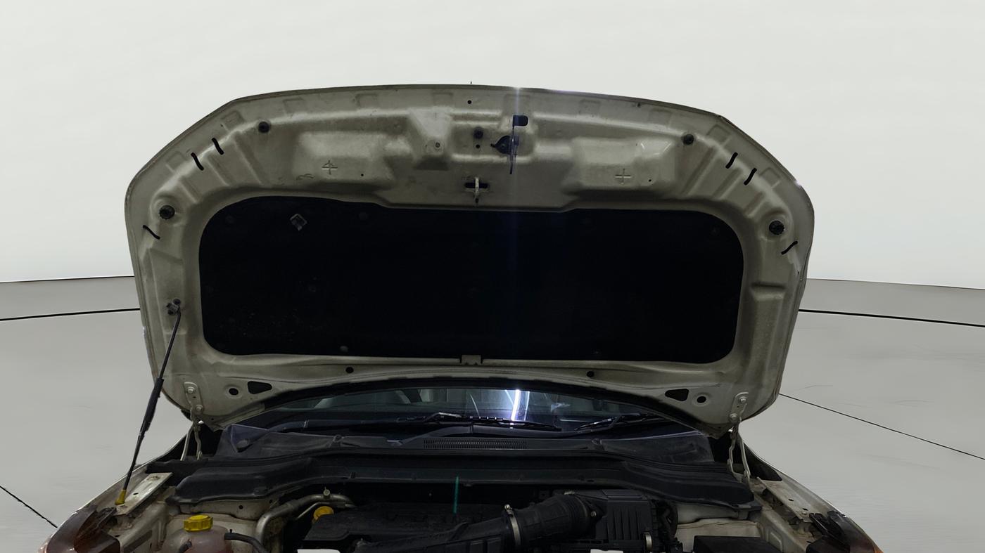 2022 Mahindra XUV300 W8 (O) 1.2 PETROL, Petrol, Manual, 73,394 km, Open Bonet