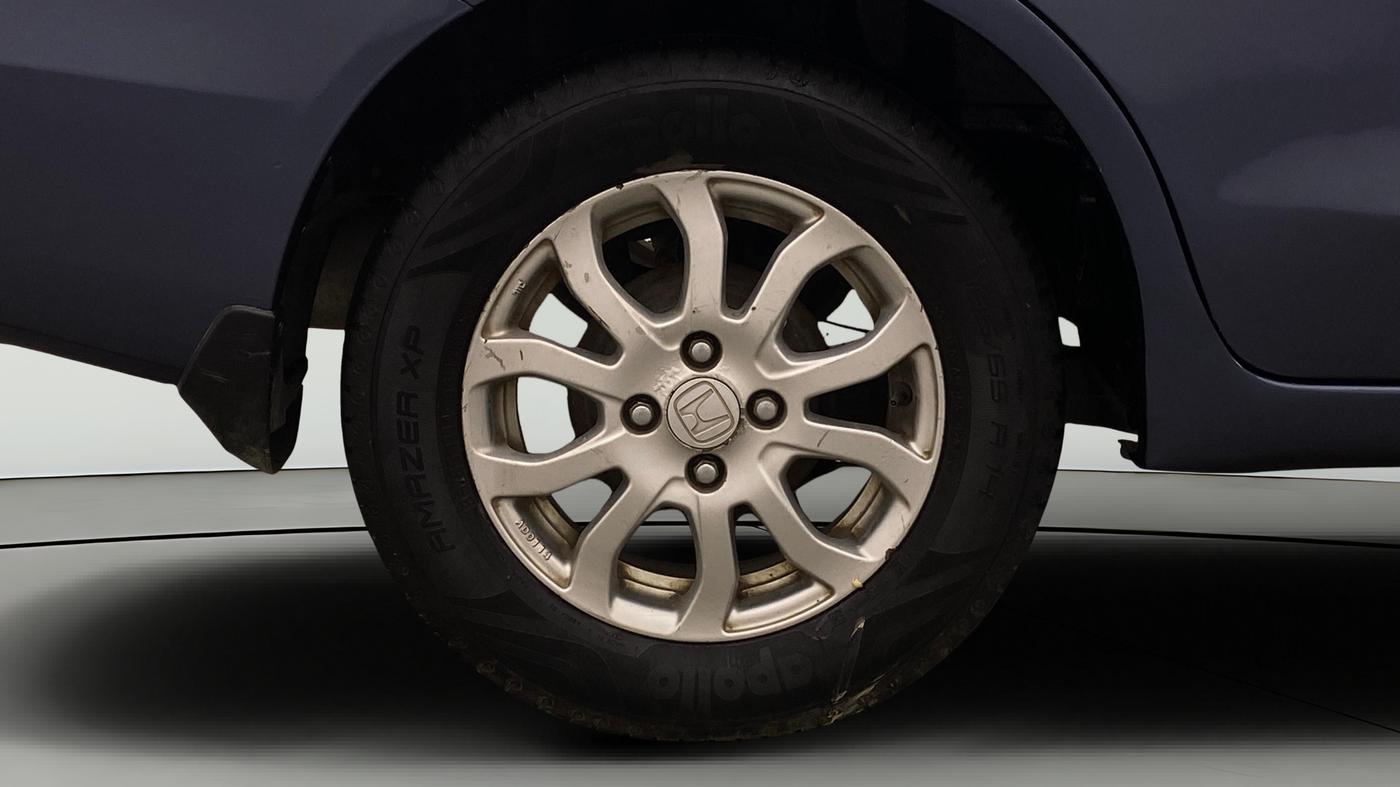 2016 Honda Amaze 1.2L I-VTEC VX AT, Petrol, Automatic, 1,11,846 km, Right Rear Wheel