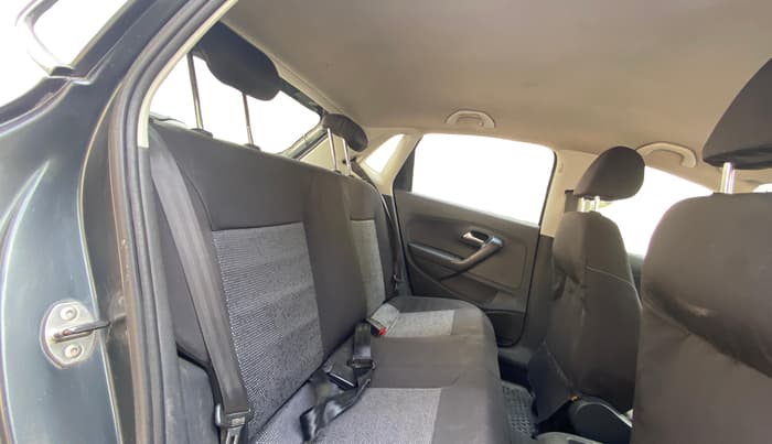 2014 Volkswagen Polo COMFORTLINE 1.5L, Diesel, Manual, 1,23,683 km, Right Side Rear Door Cabin