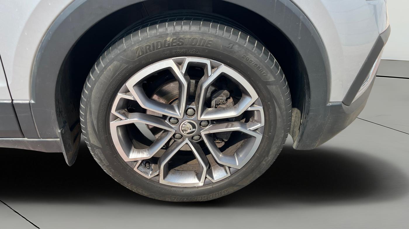 2023 Skoda KUSHAQ STYLE 1.0L TSI AT, Petrol, Automatic, 1,04,782 km, Right Front Wheel
