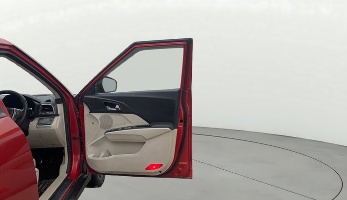 2019 Mahindra XUV300 W8 (O) 1.5 DIESEL, Diesel, Manual, 67,587 km, RHS Front Door