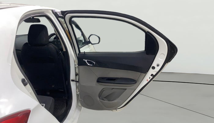 2018 Tata Tiago XZA PETROL, Petrol, Automatic, 1,14,686 km, RHS Rear Door