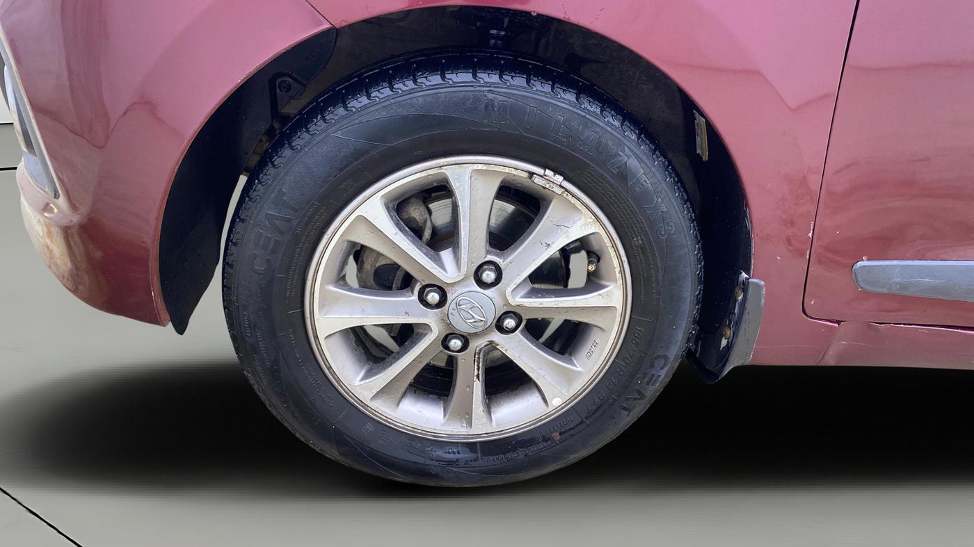 2016 Hyundai Grand i10 ASTA (O) AT 1.2 KAPPA VTVT, CNG, Automatic, 1,17,677 km, Left Front Wheel