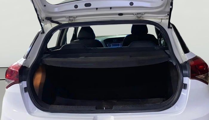 2016 Hyundai i20 Active 1.2 S, Petrol, Manual, 1,13,687 km, Boot Open Zoomed View