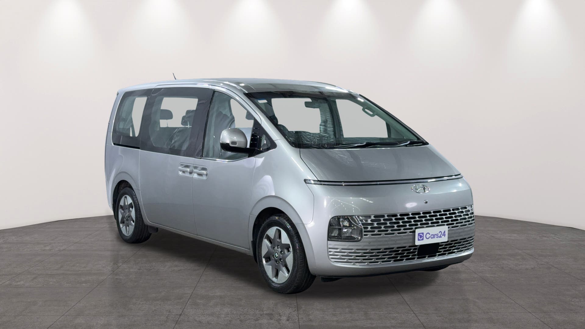 Hyundai Staria image