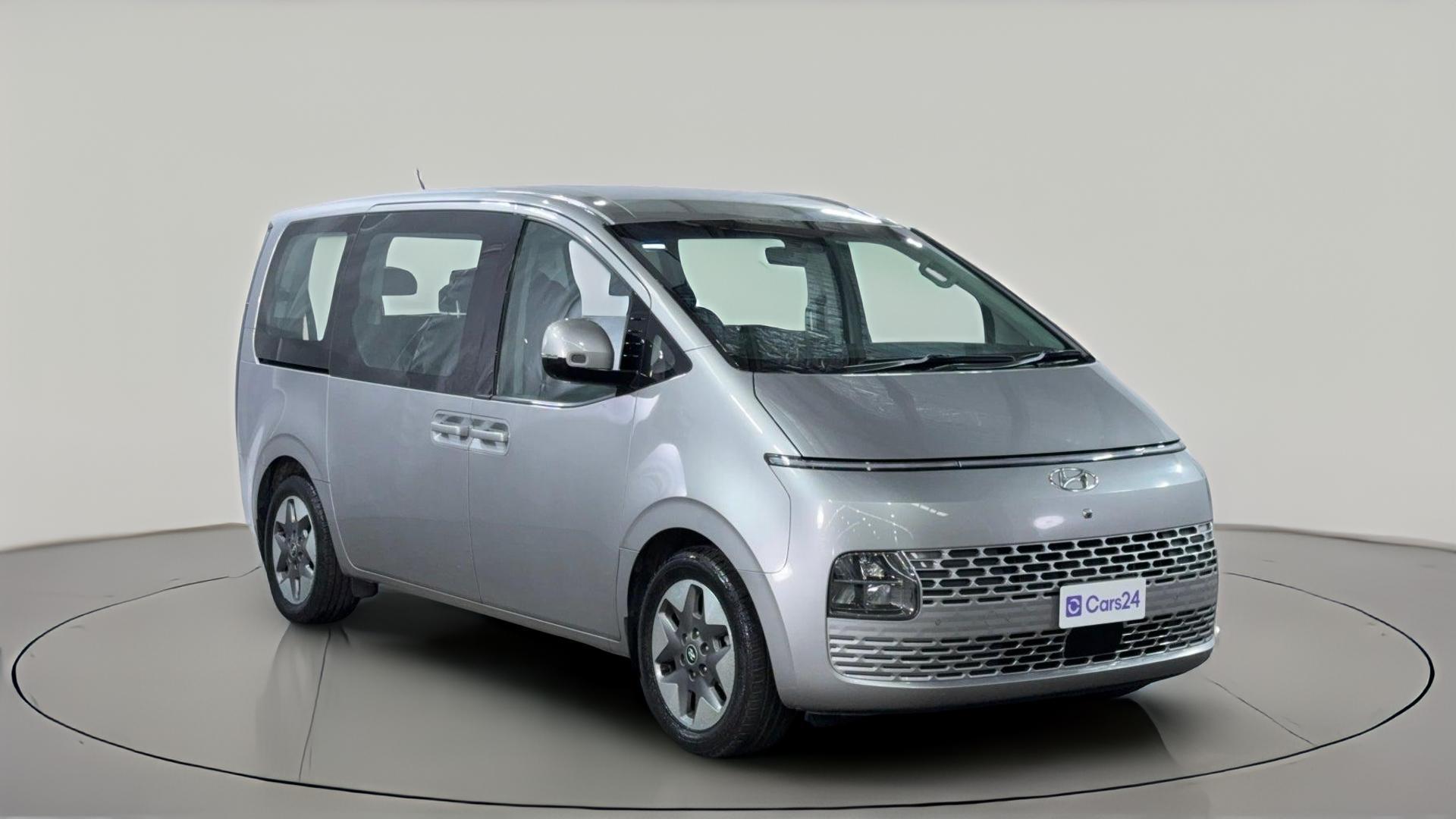 Hyundai Staria image