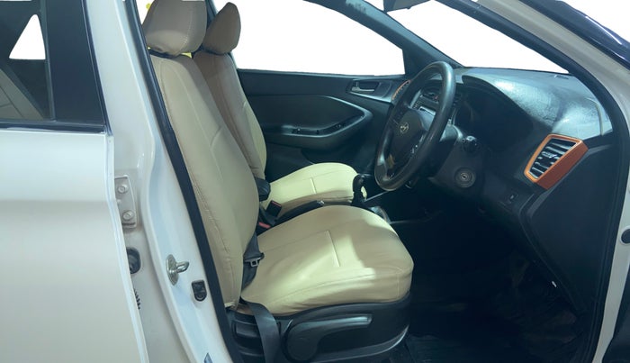 2017 Hyundai Elite i20 ASTA 1.2 DUAL TONE, Petrol, Manual, 1,23,384 km, Right Side Front Door Cabin