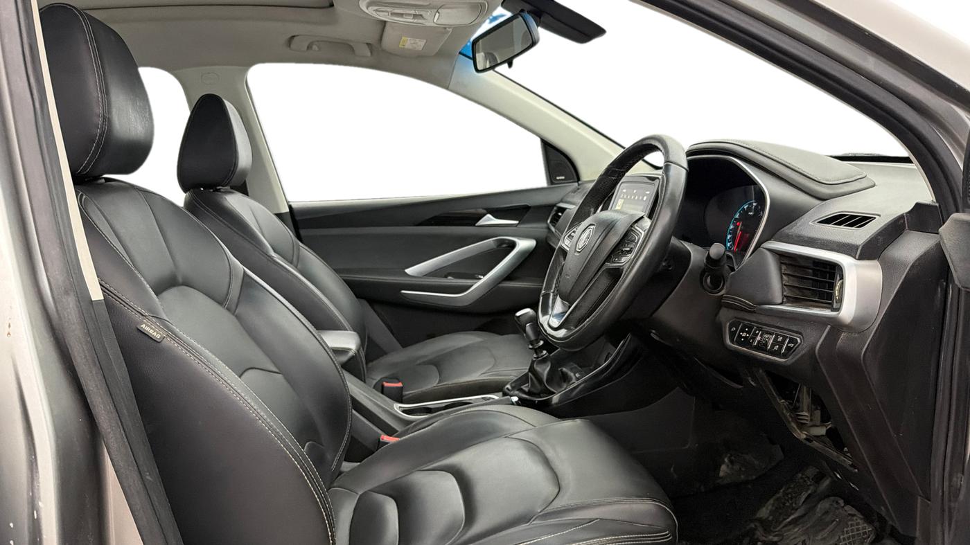 2019 MG HECTOR SHARP HYBRID 1.5 PETROL, Petrol, Manual, 87,032 km, Right Side Front Door Cabin