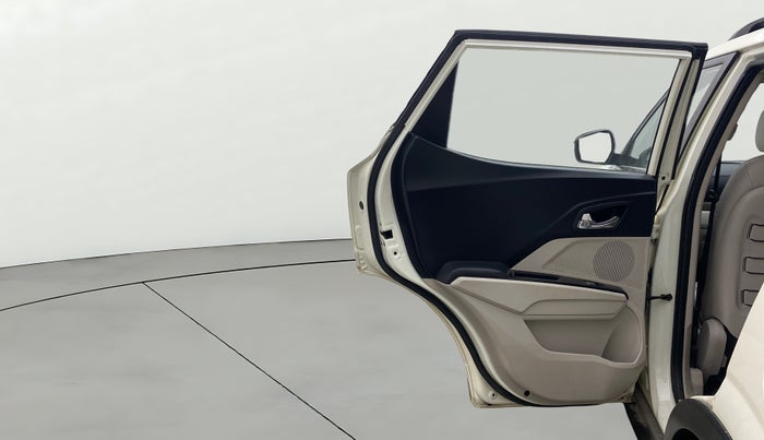 2021 Mahindra XUV300 W8 (O) 1.5 DIESEL AMT, Diesel, Automatic, 1,36,386 km, LHS Rear Door