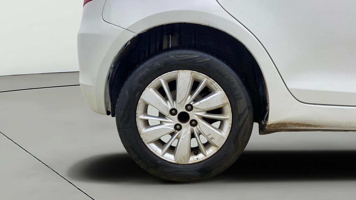2017 Maruti Swift ZDI, Diesel, Manual, 79,848 km, Right Rear Wheel