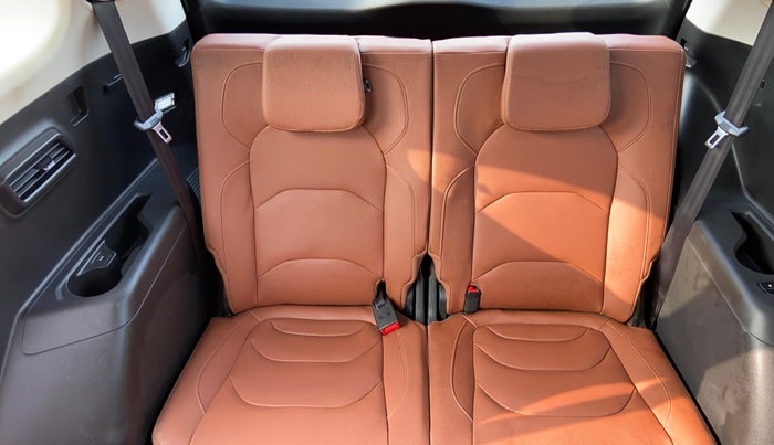 2020 MG HECTOR PLUS SHARP 2.0 DIESEL TURBO MT 6-STR, Diesel, Manual, 35,418 km, Third Seat Row ( optional )