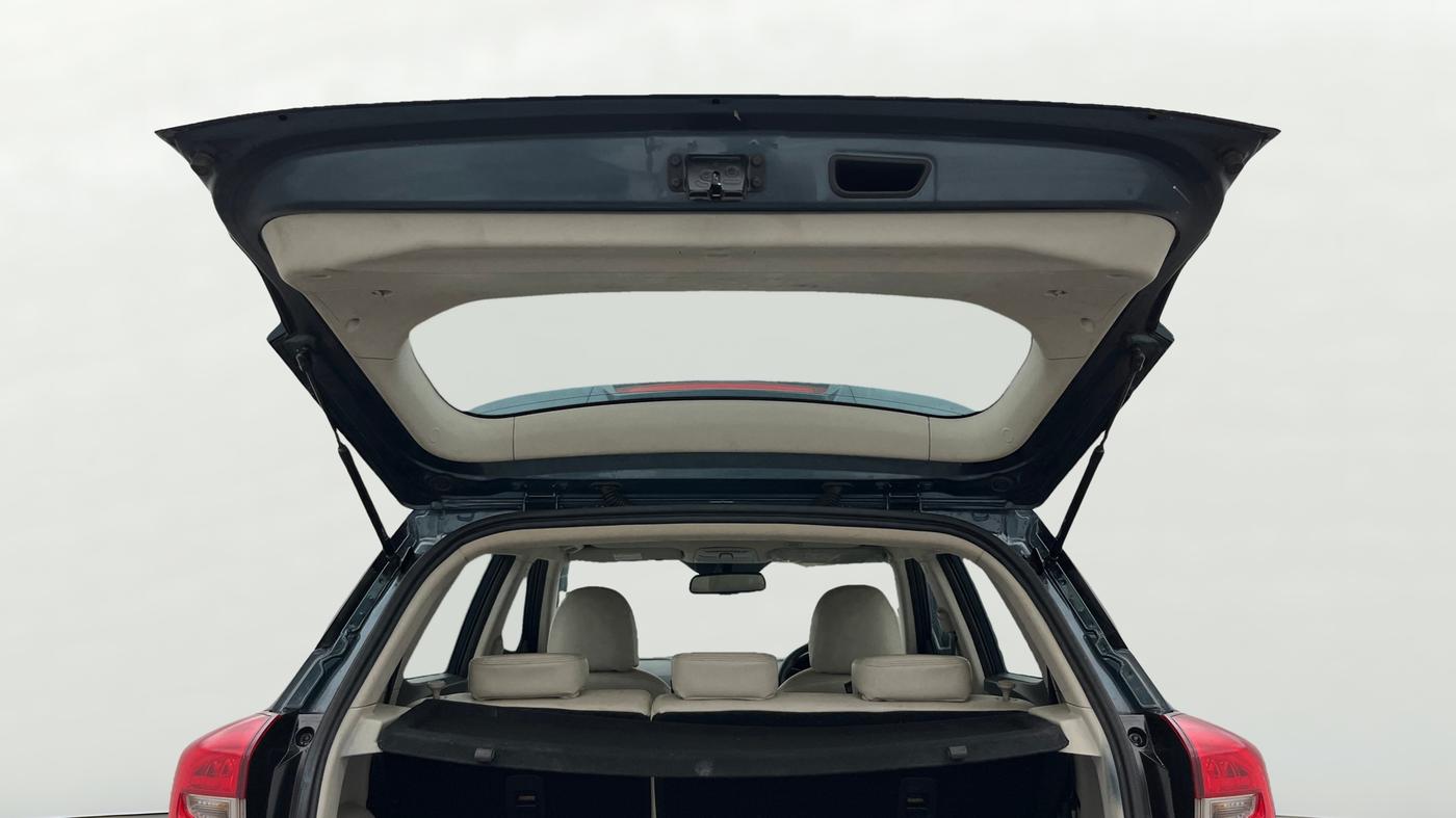 2023 Mahindra XUV300 W8 (O) 1.2 PETROL AMT, Petrol, Automatic, 35,603 km, Boot Door Open
