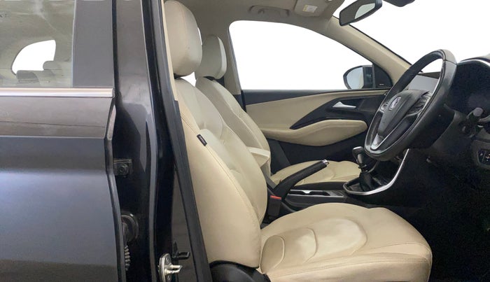 2023 MG HECTOR SHARP PRO 1.5 TURBO MT PETROL, Petrol, Manual, 39,333 km, Right Side Front Door Cabin