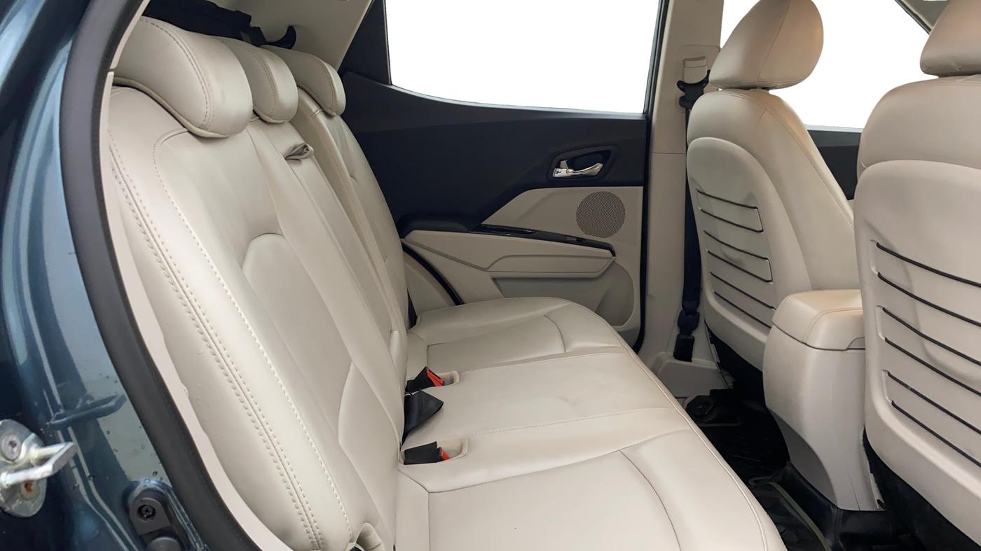 2021 Mahindra XUV300 W8 (O) 1.2 PETROL AMT, CNG, Automatic, 42,652 km, Right Side Rear Door Cabin