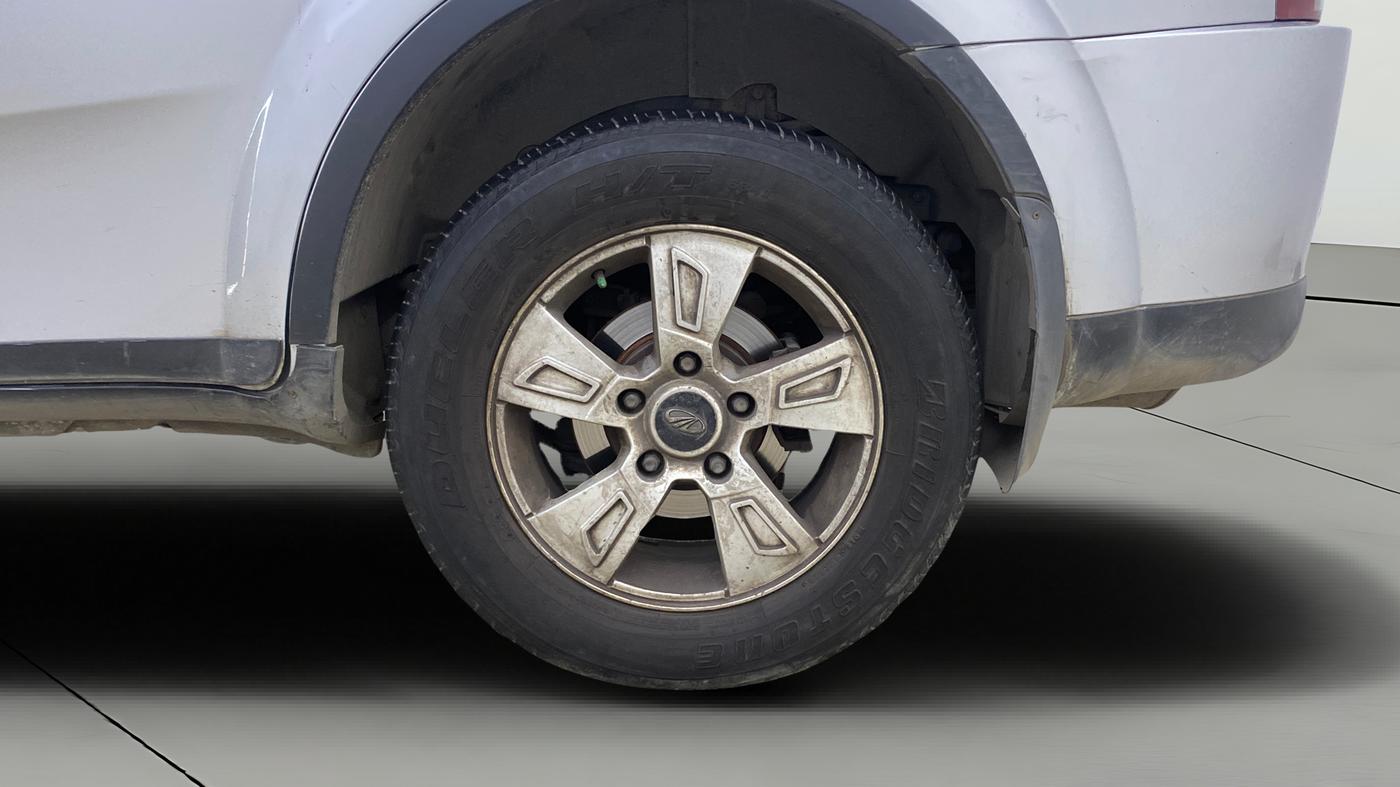 2014 Mahindra XUV500 W8, Diesel, Manual, 1,41,065 km, Left Rear Wheel
