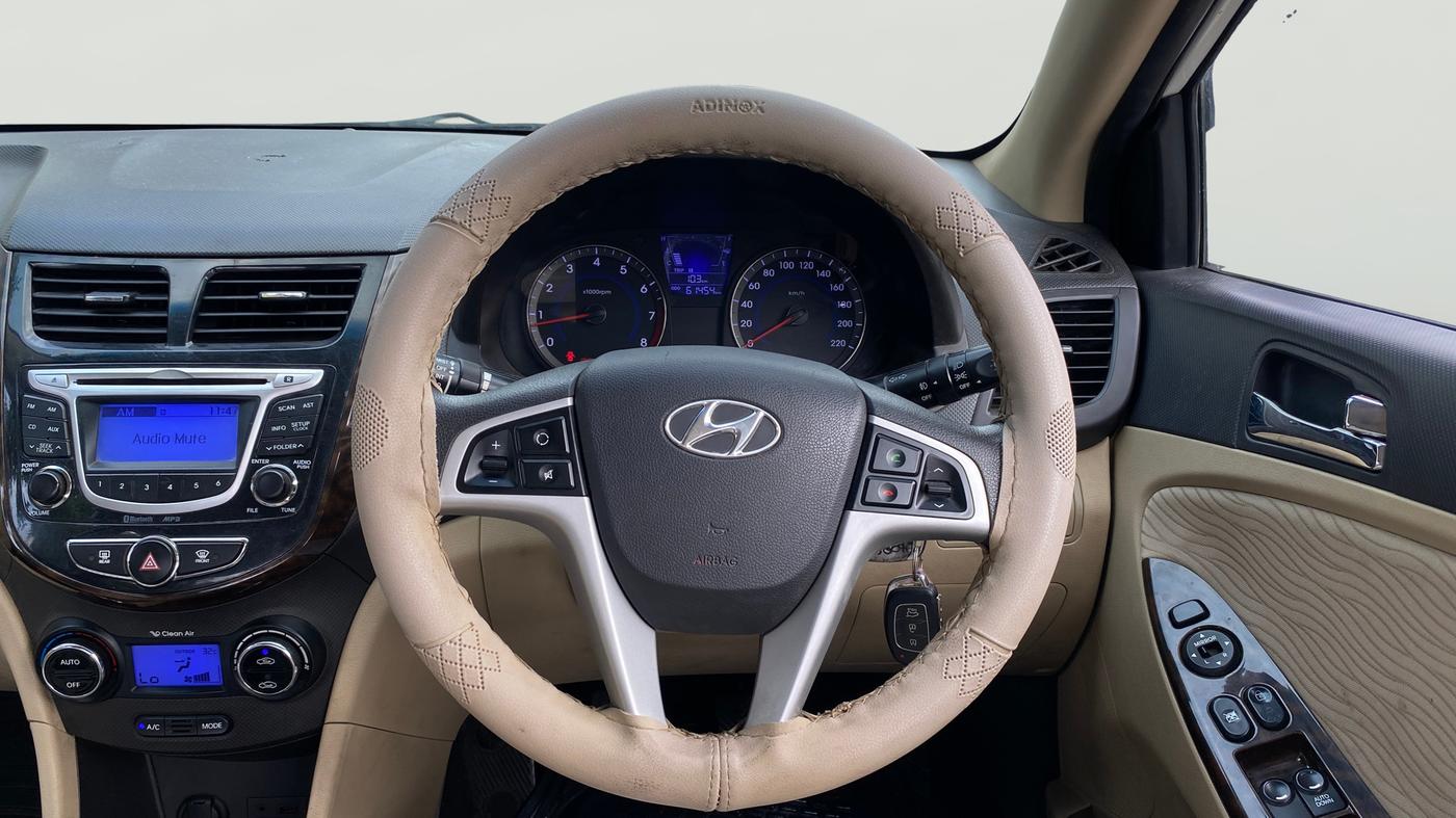 2014 Hyundai Verna FLUIDIC 1.6 VTVT SX, Petrol, Manual, 61,445 km, Steering Wheel Close Up