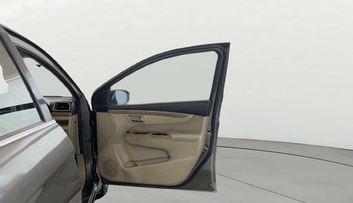 2018 Maruti Ciaz DELTA 1.5 SHVS MT PETROL, Petrol, Manual, 82,158 km, RHS Front Door