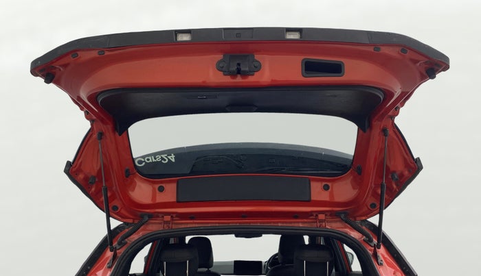 2023 Tata NEXON FEARLESS + SUNROOF AMT DUAL TONE 1.5 DIESEL, Diesel, Automatic, 15,482 km, Boot Door Open