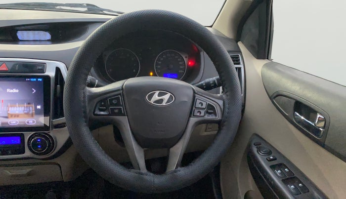 2013 Hyundai i20 SPORTZ 1.2, Petrol, Manual, 1,08,458 km, Steering Wheel Close Up