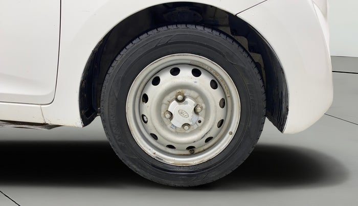 2018 Hyundai Eon ERA +, CNG, Manual, 86,223 km, Right Front Wheel