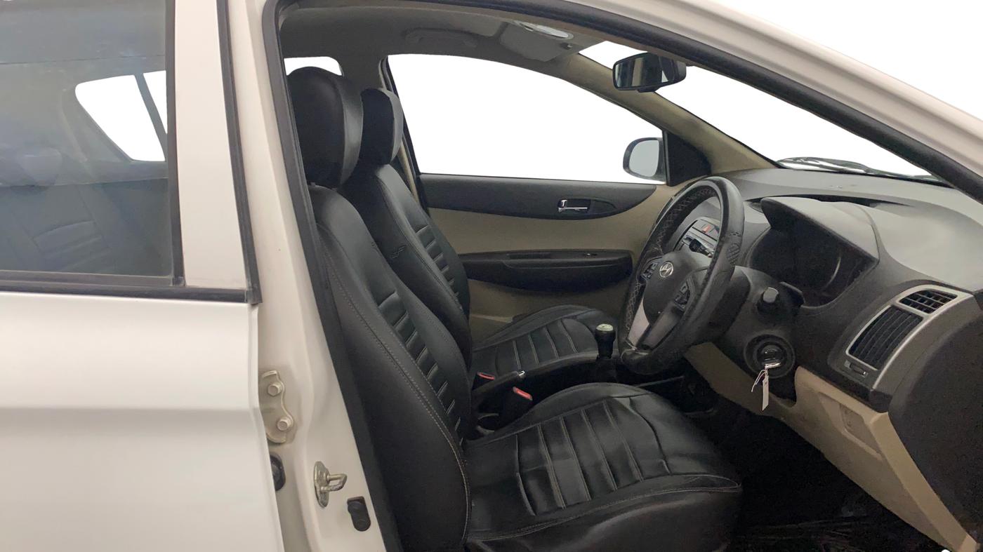 2013 Hyundai i20 SPORTZ 1.2, Petrol, Manual, 1,17,626 km, Right Side Front Door Cabin