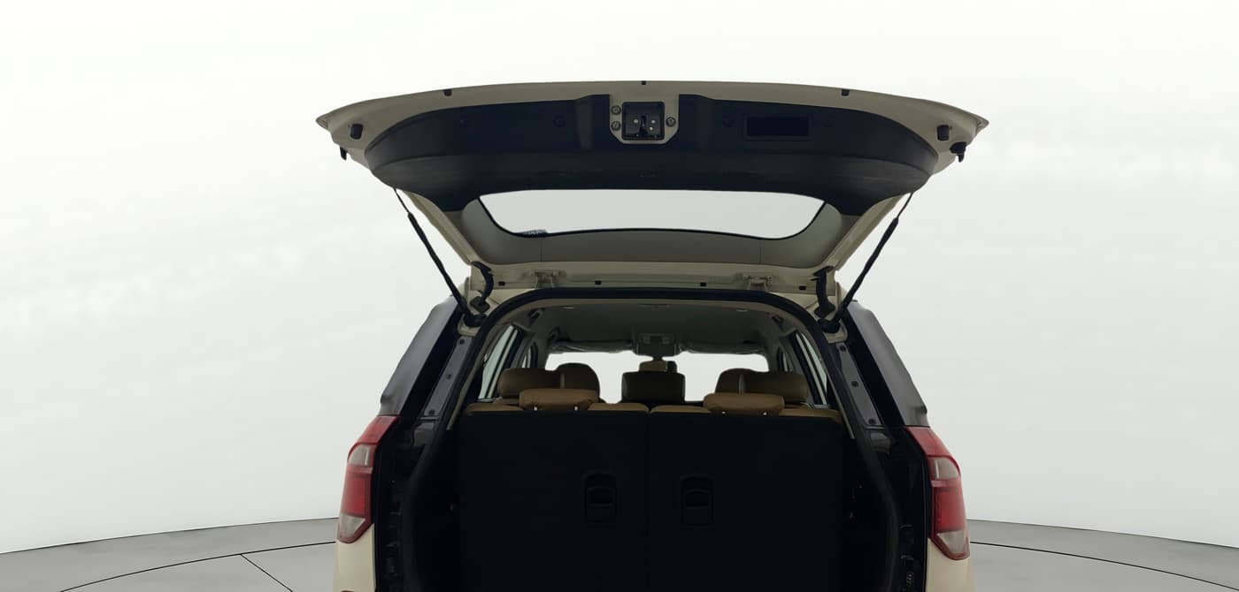 2020 Mahindra XUV500 W7, Diesel, Manual, 79,824 km, Boot Door Open