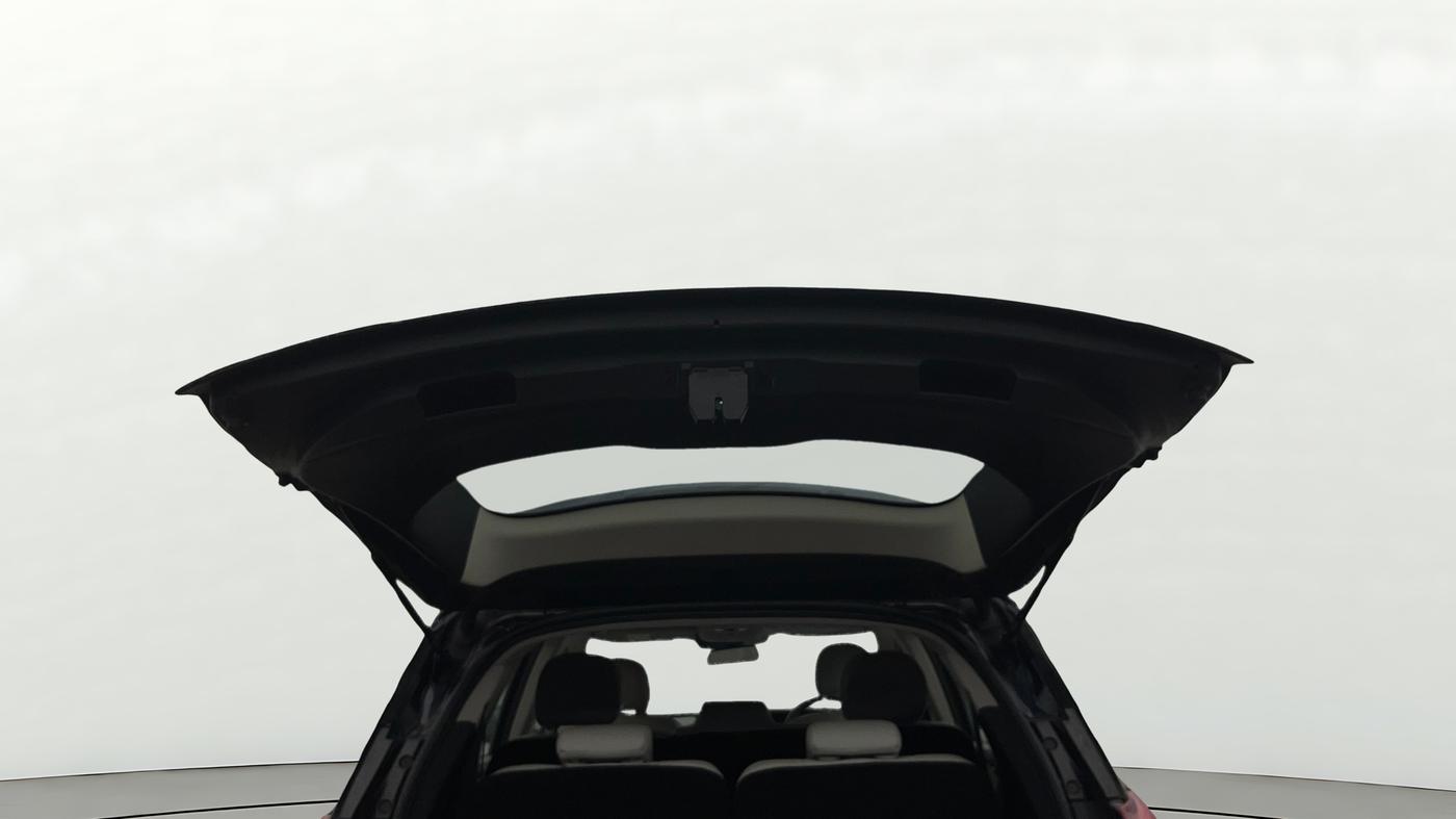 2022 Mahindra XUV700 AX 7 LUXURY P AT 7 STR, Petrol, Automatic, 20,821 km, Boot Door Open