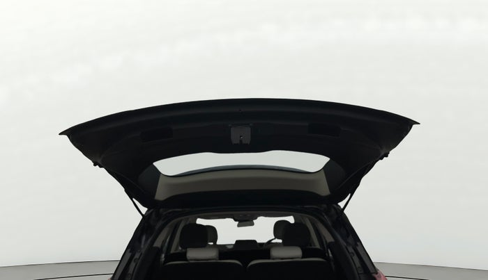 2022 Mahindra XUV700 AX 7 LUXURY P AT 7 STR, Petrol, Automatic, 20,821 km, Boot Door Open