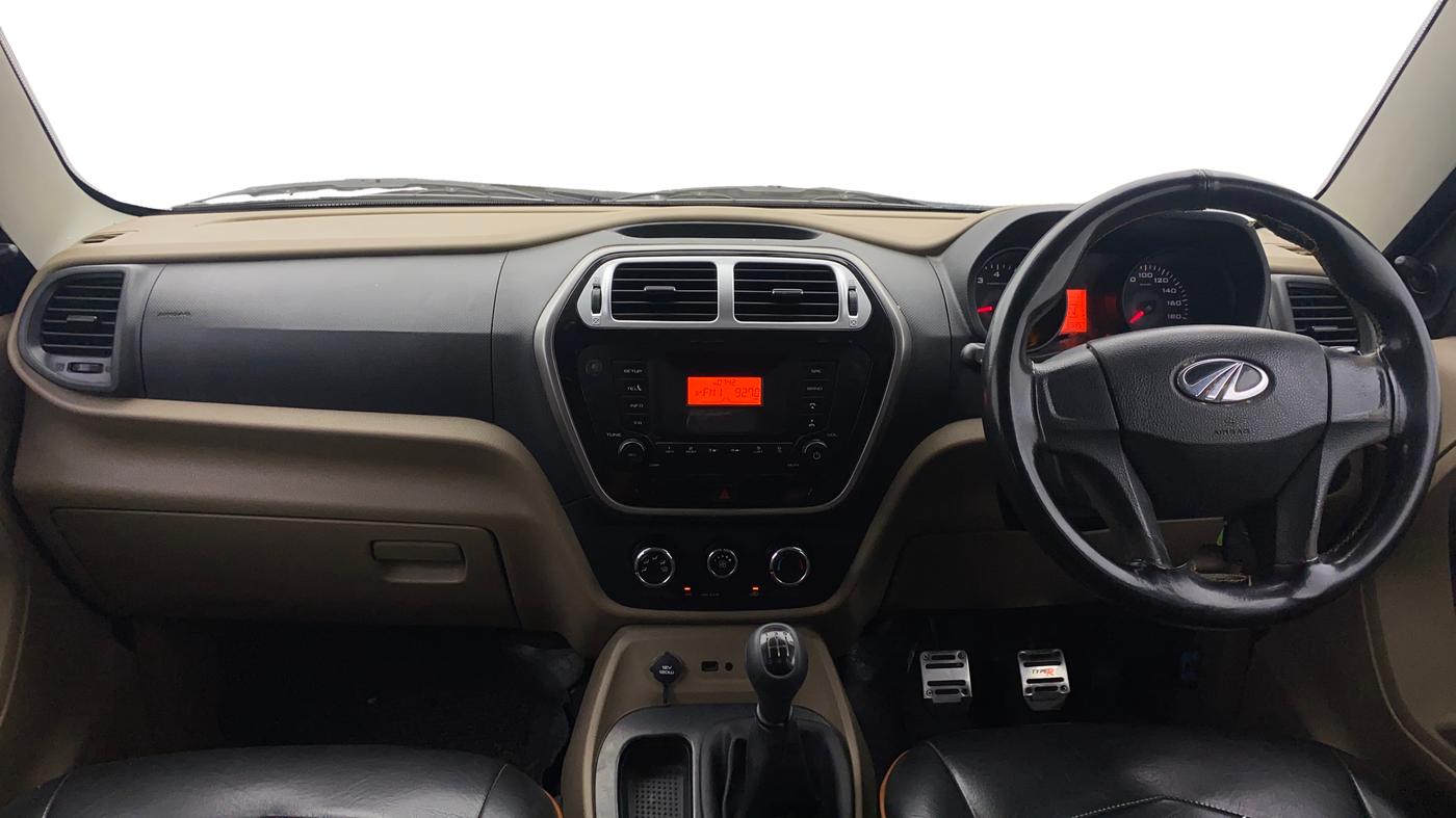 2019 Mahindra TUV300 T6 PLUS, Diesel, Manual, 69,354 km, Dashboard