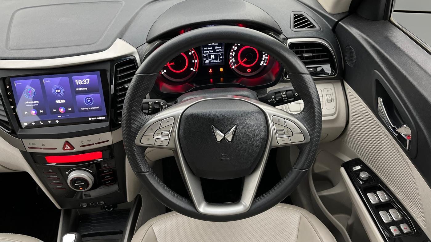 2024 Mahindra XUV300 W8 (O) 1.2 PETROL AMT, Petrol, Automatic, 16,200 km, Steering Wheel Close Up