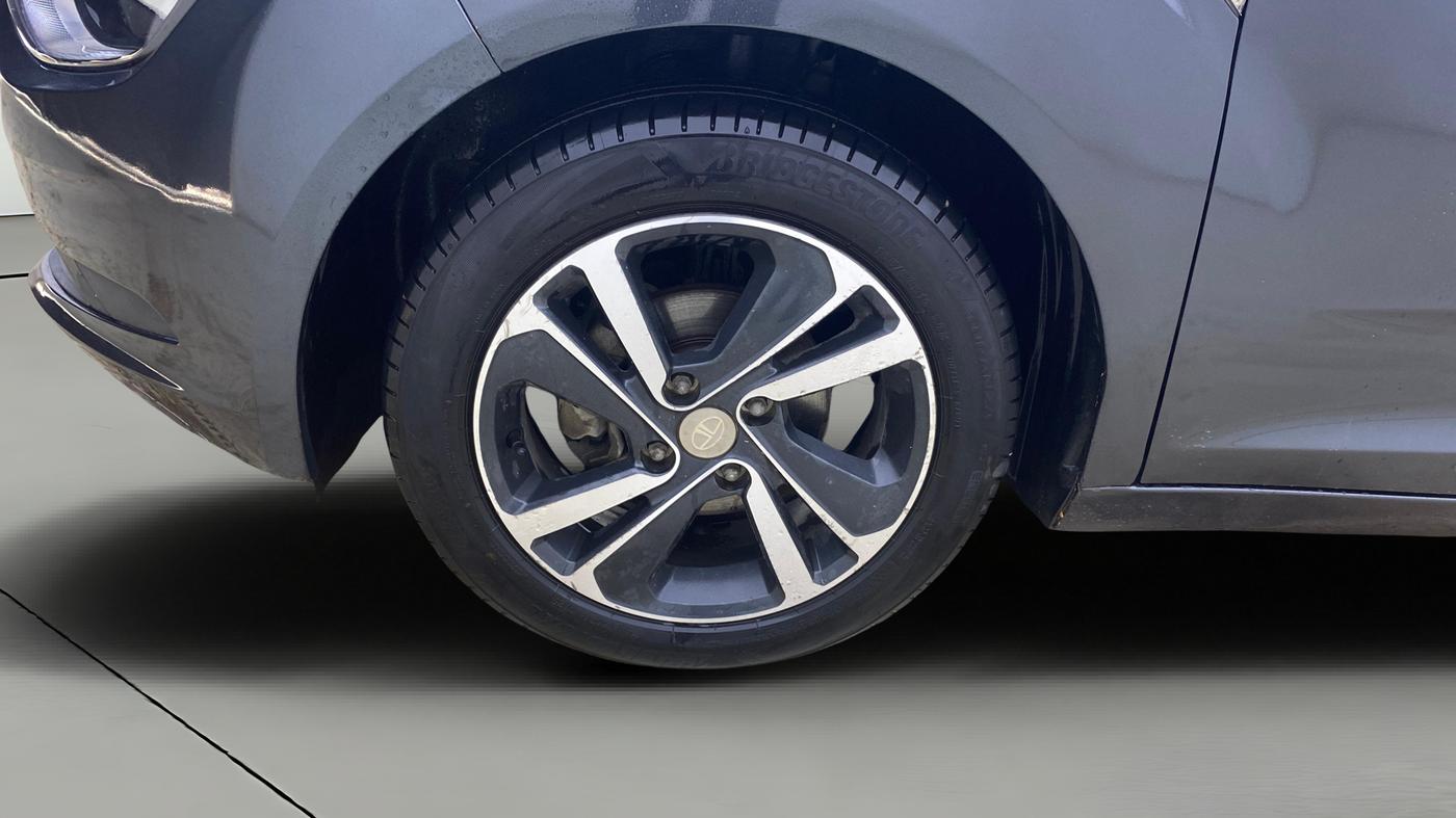 2021 Tata ALTROZ XZ DIESEL, Diesel, Manual, 60,573 km, Left Front Wheel