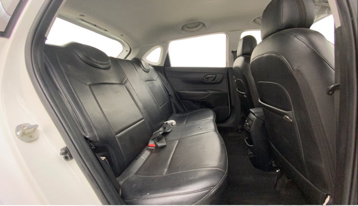 2021 Hyundai NEW I20 SPORTZ 1.2 AT, Petrol, Automatic, 29,489 km, Right Side Rear Door Cabin