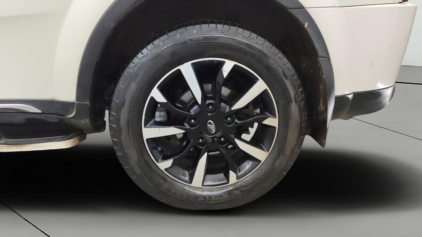 2021 Mahindra XUV500 W11 AT, Diesel, Automatic, 64,516 km, Left Rear Wheel