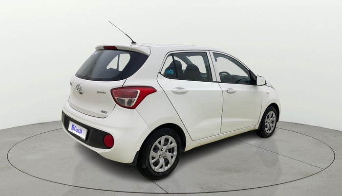 2017 Hyundai Grand i10 SPORTZ 1.2 KAPPA VTVT, CNG, Manual, 1,01,269 km, Right Back Diagonal