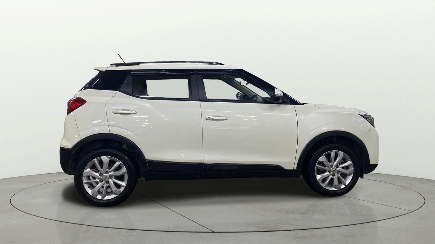 2021 Mahindra XUV300 W8 1.2 PETROL, Petrol, Manual, 67,784 km, Right Side View