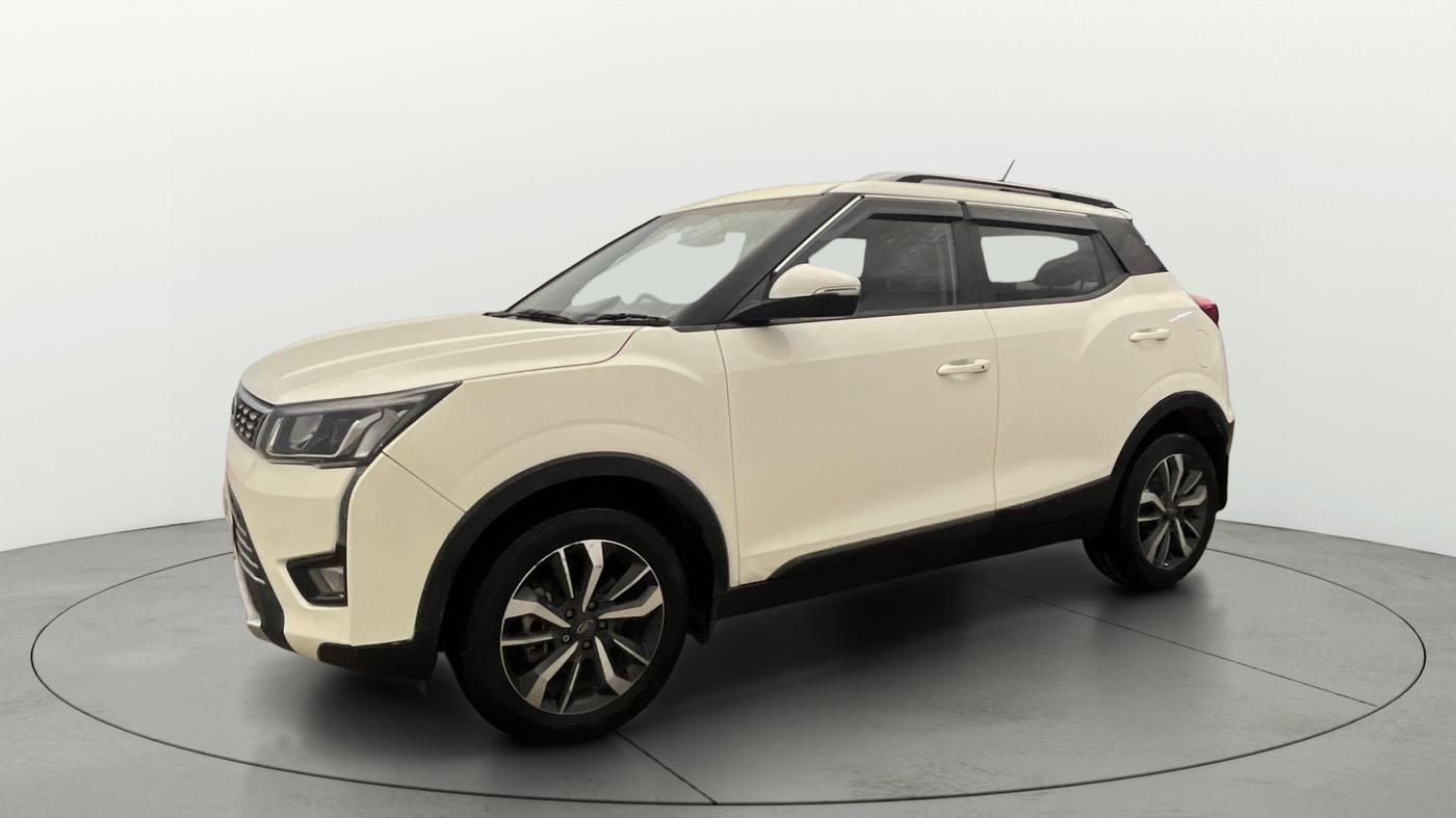 2019 Mahindra XUV300 W8 (O) 1.5 DIESEL, Diesel, Manual, 70,097 km, Left Front Diagonal