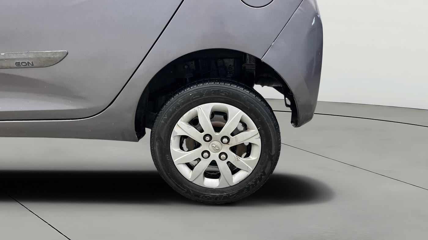 2018 Hyundai Eon MAGNA +, Petrol, Manual, 1,16,115 km, Left Rear Wheel