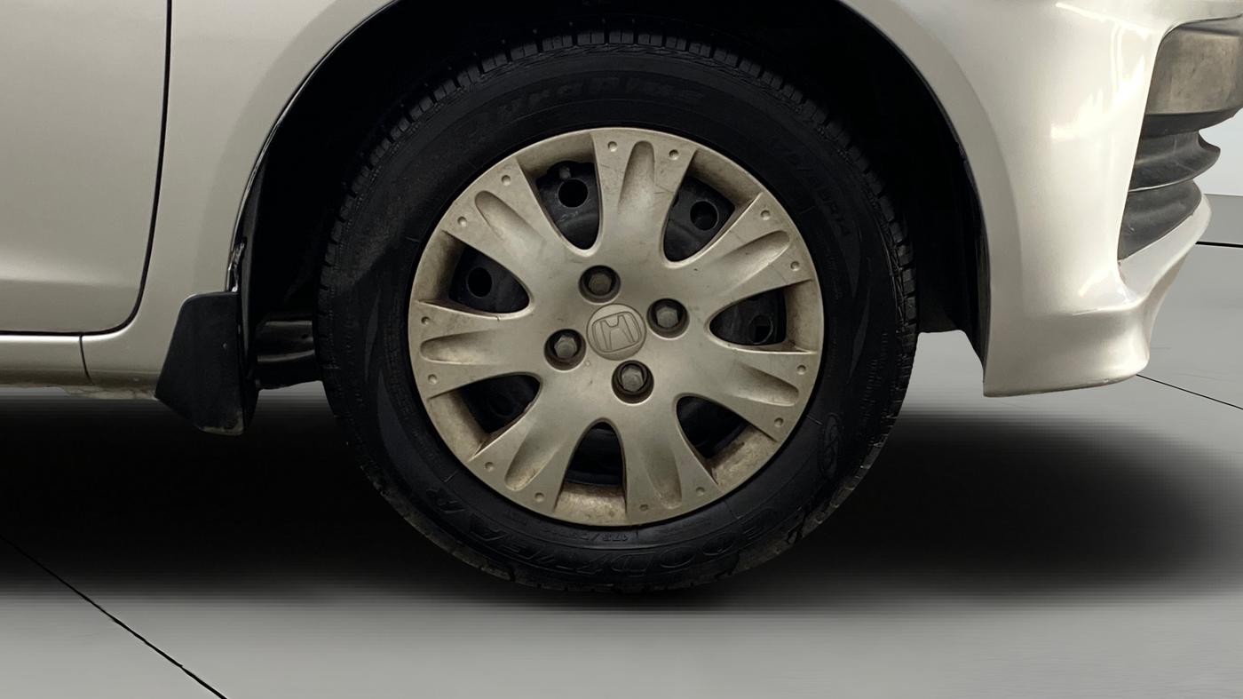 2013 Honda Brio S MT, Petrol, Manual, 27,469 km, Right Front Wheel