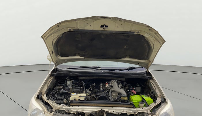 2014 Toyota Innova 2.5 VX 8 STR, Diesel, Manual, 79,175 km, Open Bonet