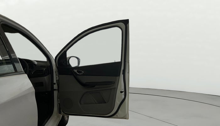 2017 Tata Tiago XZ PETROL, Petrol, Manual, 71,220 km, RHS Front Door