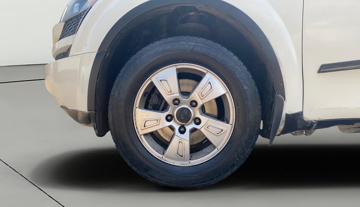 2015 Mahindra XUV500 W8, Diesel, Manual, 81,458 km, Left Front Wheel