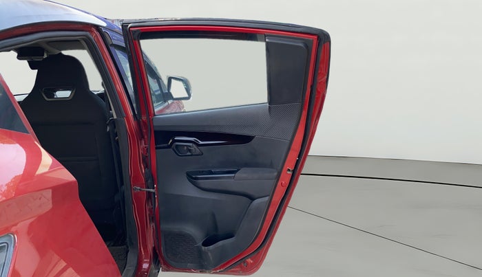 2018 Mahindra KUV 100 NXT K8 P 6 STR DUAL TONE, Petrol, Manual, 92,567 km, RHS Rear Door