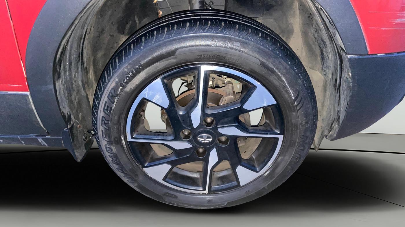 2022 Tata PUNCH CREATIVE  1.2 RTN DUAL TONE, Petrol, Manual, 85,586 km, Right Front Wheel