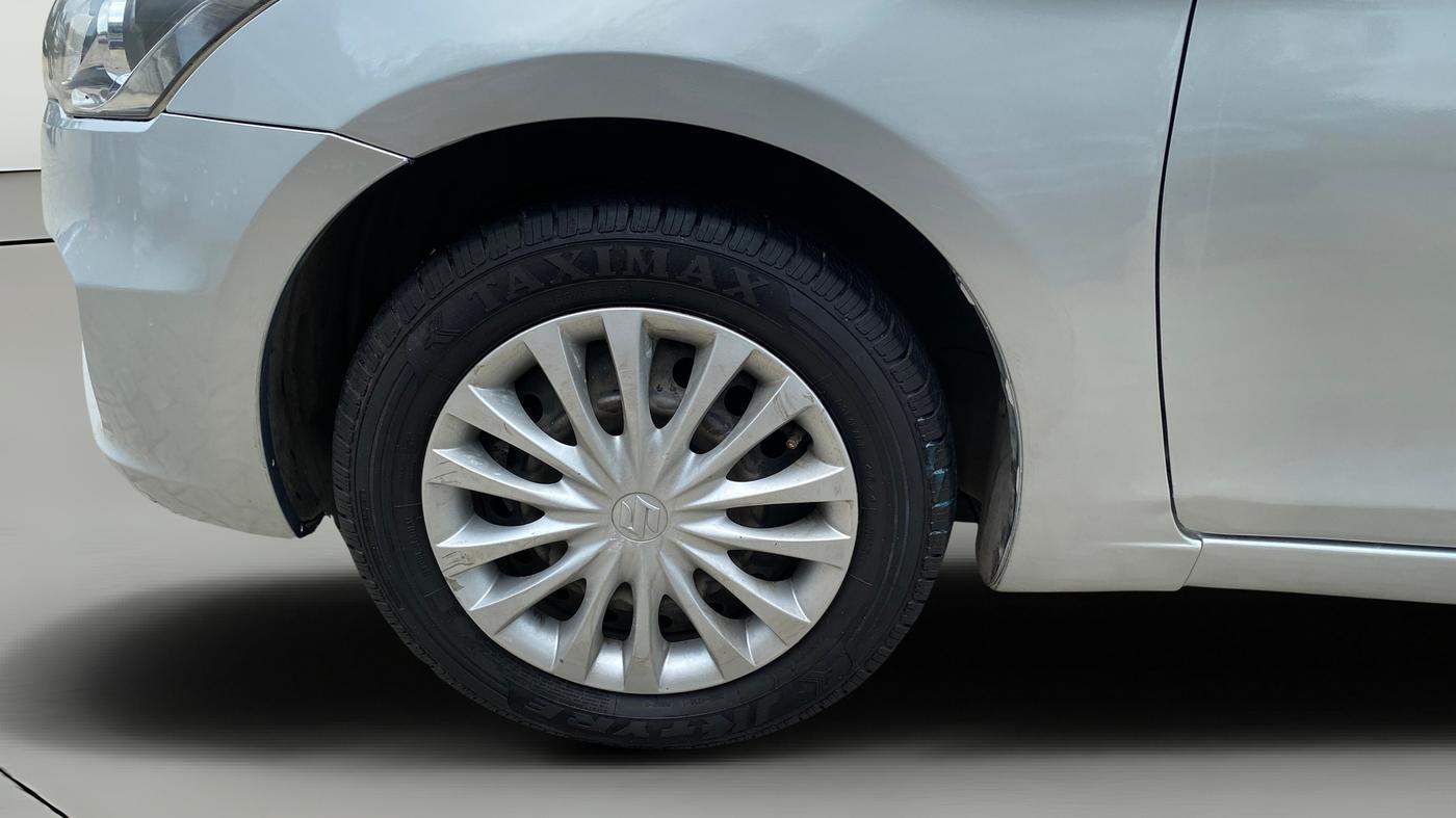2015 Maruti Ciaz VXI, Petrol, Manual, 98,457 km, Left Front Wheel