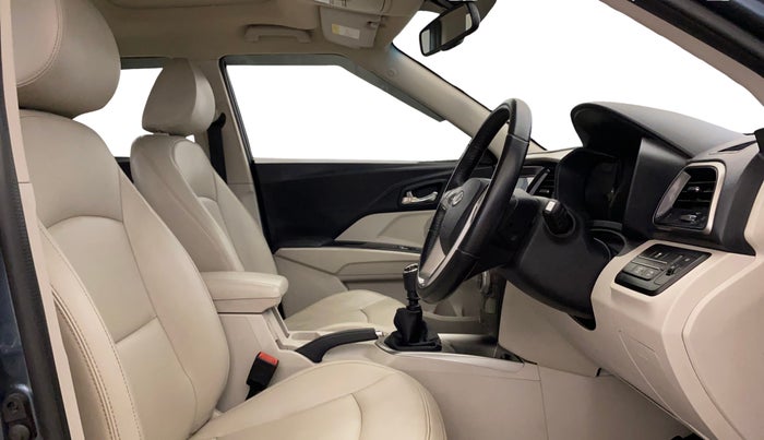 2019 Mahindra XUV300 W8 (O) 1.2 PETROL, Petrol, Manual, 50,713 km, Right Side Front Door Cabin