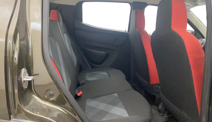 2022 Renault Kwid RXT 1.0 AMT, Petrol, Automatic, 15,747 km, Right Side Rear Door Cabin