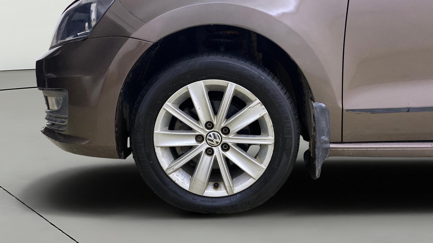 2015 Volkswagen Vento HIGHLINE PETROL AT, Petrol, Automatic, 20,273 km, Left Front Wheel