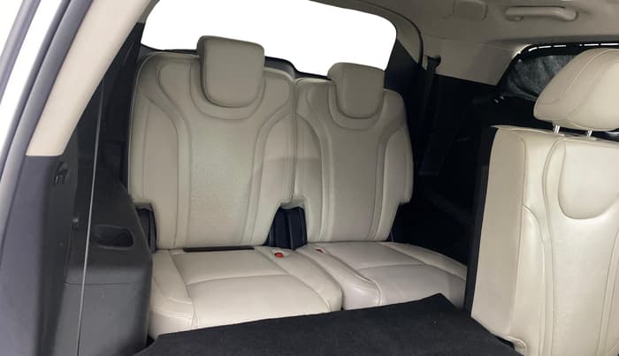 2023 Mahindra XUV700 AX 7 LUXURY D AT 7 STR, Diesel, Automatic, 31,537 km, Third Seat Row ( optional )