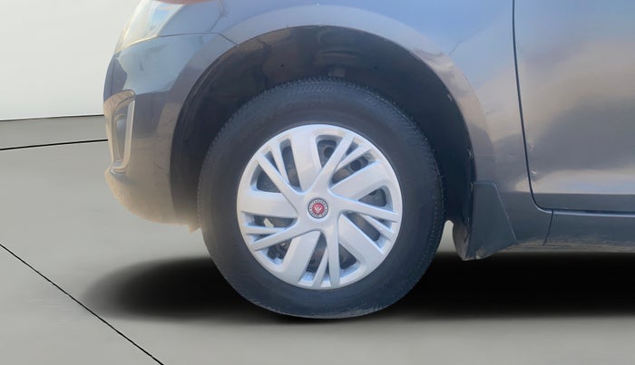 2017 Maruti Swift VXI, Petrol, Manual, 1,22,660 km, Left Front Wheel
