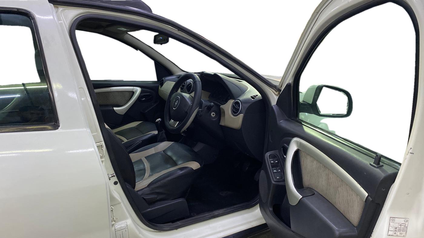 2014 Renault Duster 85 PS RXL DIESEL, Diesel, Manual, 92,271 km, Right Side Front Door Cabin